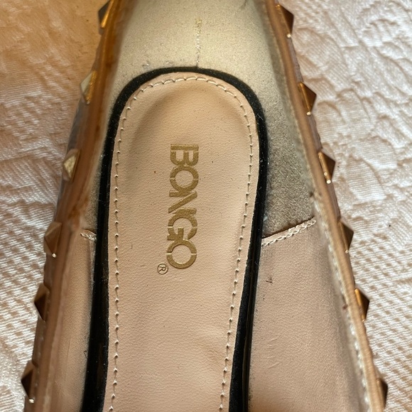 Bongo black man made patent leather flats with tan accent and gold ‘studs’ NWOT - Picture 3 of 5